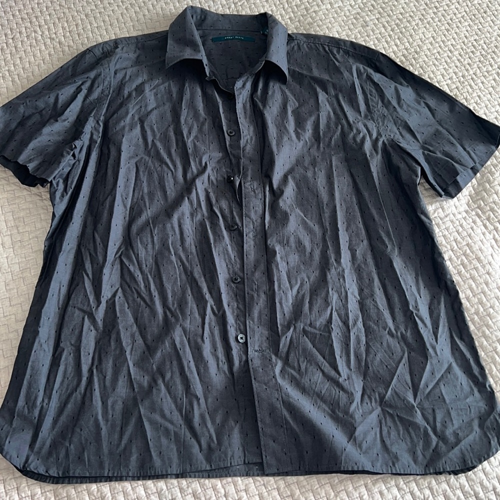 Men’s Perry Ellis short sleeve shirt size XL